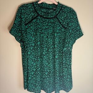 Torrid Green and Black Hearts Patterned Women's Top